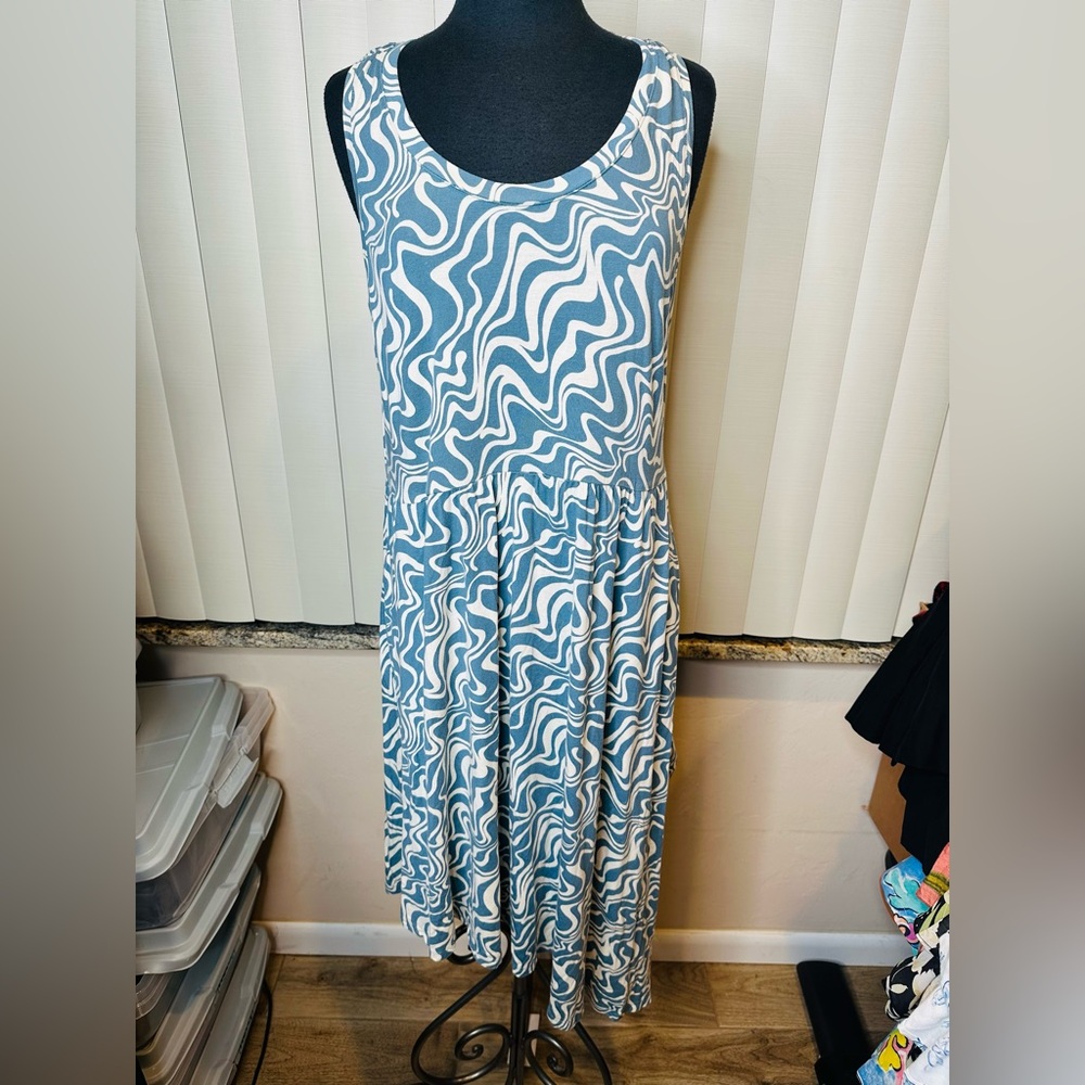 Ava & Viv sleeveless dress with a blue and white swirl pattern asymmetrical hem